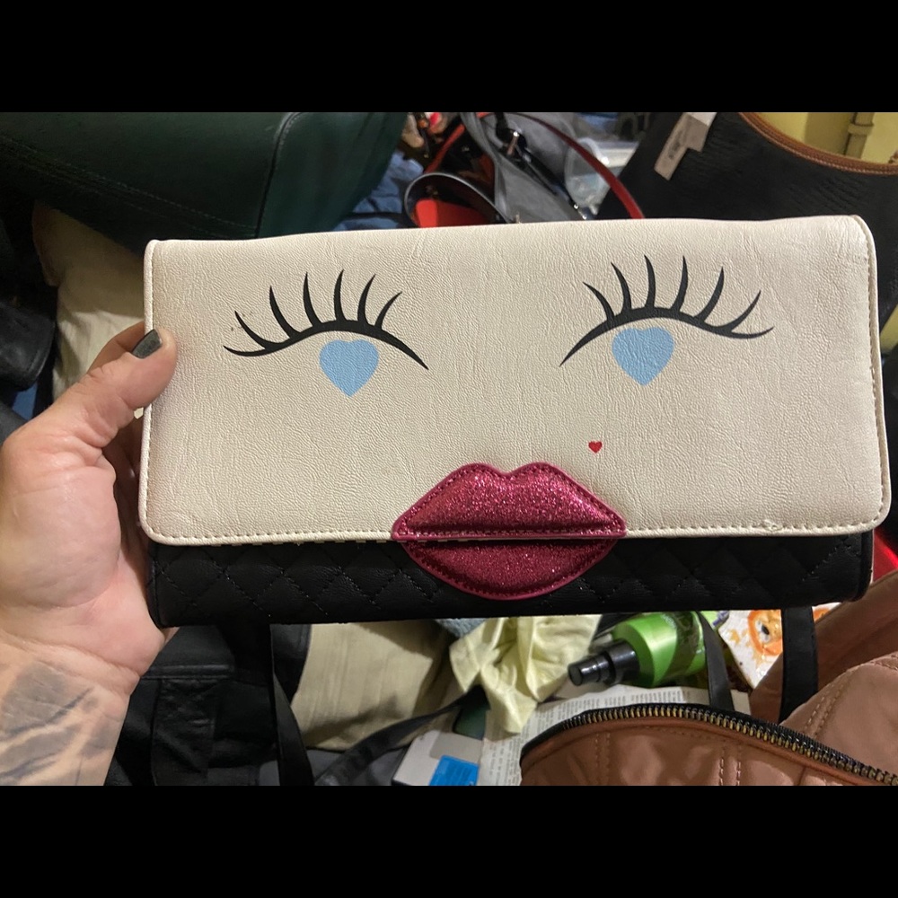 Betsy Johnson clutch nwot